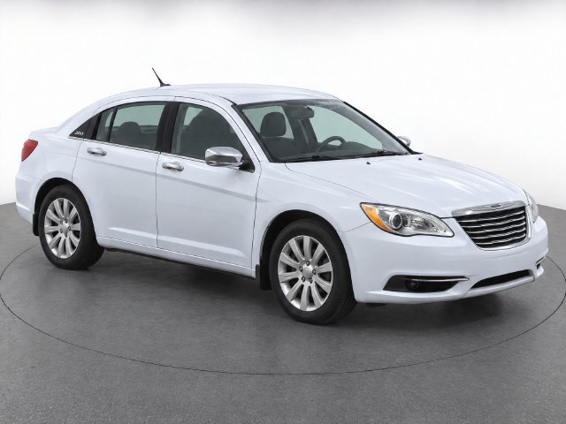 Used 2014 Chrysler 200 Limited FWD image 2
