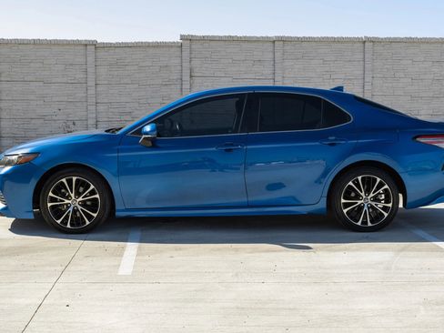 Used 2019 Toyota Camry SE image 12