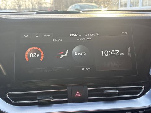 Used 2020 Kia Niro EX Premium w/ Cold Weather Package image 18