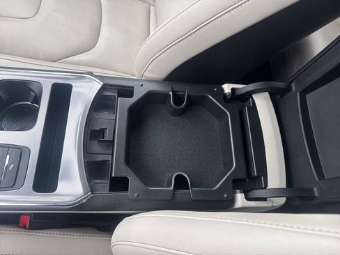 Certified 2022 Ford Edge Titanium w/ Class II Trailer Tow Package image 28