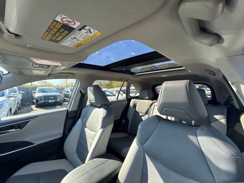 Used 2022 Toyota RAV4 Limited AWD/4WD image 14