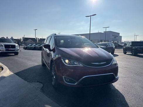 Used 2017 Chrysler Pacifica Touring-L Plus w/ Advanced Safetytec Group image 7