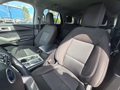 Used 2023 Ford Explorer XLT AWD/4WD image 16