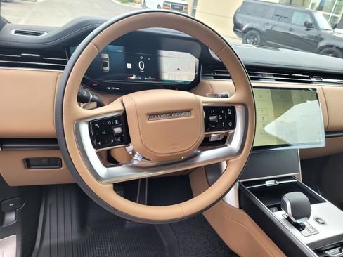 New 2026 Land Rover Range Rover Long Wheelbase SE AWD/4WD image 9