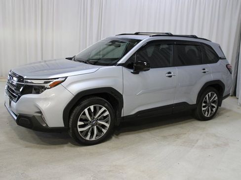 Used 2025 Subaru Forester Touring w/ Popular Package - Touring image 3