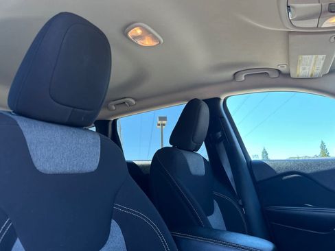 Used 2018 Jeep Cherokee Latitude FWD image 18