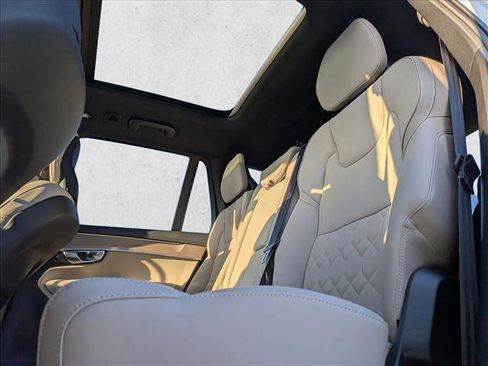 New 2026 Volvo XC90 B6 Plus w/ Protection Package Premier image 17
