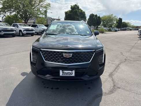 Used 2025 Cadillac XT4 Premium Luxury AWD/4WD image 2