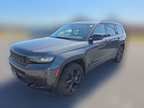 Used 2023 Jeep Grand Cherokee L Laredo image 2