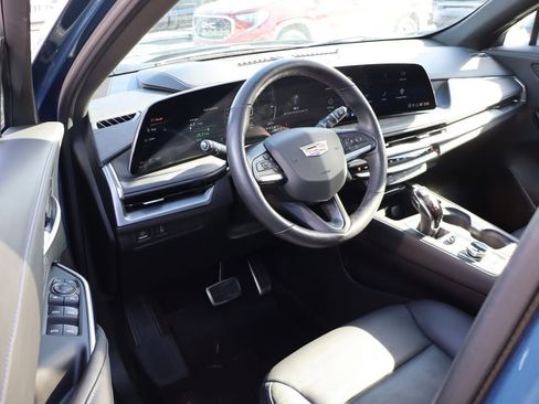 Used 2024 Cadillac XT4 Sport image 13