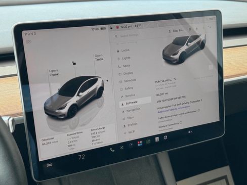 Used 2022 Tesla Model Y Long Range AWD/4WD image 18
