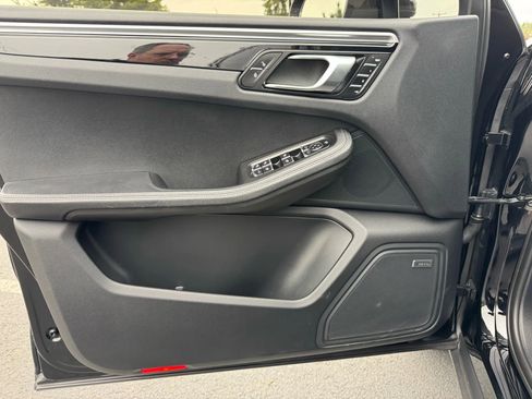 Used 2018 Porsche Macan image 42