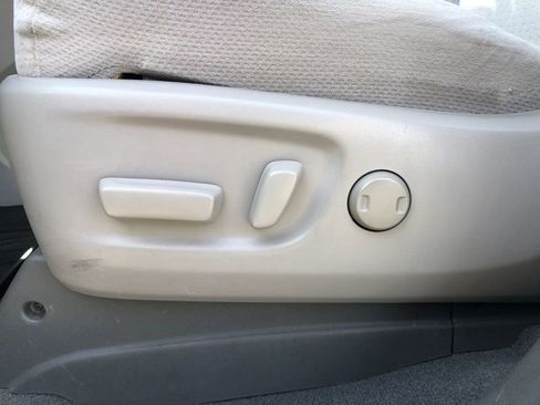 Used 2020 Toyota Sienna LE w/ Carpet Mat Package FWD image 23