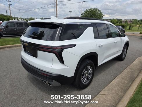 Used 2025 Chevrolet Traverse LT FWD image 10