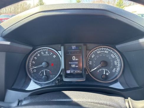 Certified 2021 Toyota Tacoma TRD Off-Road AWD/4WD image 23
