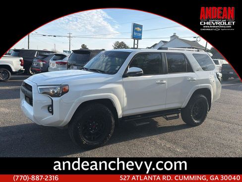 Used 2022 Toyota 4Runner SR5 Premium image 1