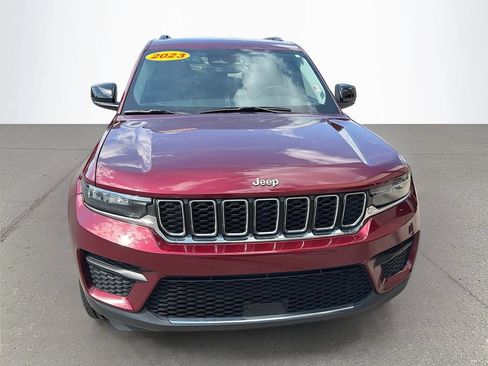 Used 2023 Jeep Grand Cherokee Laredo RWD image 9