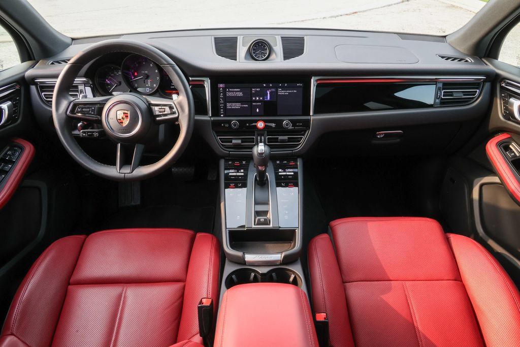 Certified 2026 Porsche Macan AWD/4WD image 37