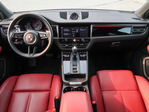 Certified 2026 Porsche Macan AWD/4WD image 37