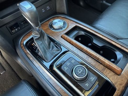 Used 2022 Nissan Armada SL AWD/4WD image 38