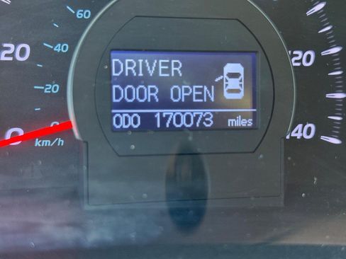 Used 2011 Toyota Camry XLE w/ SE/XLE Extra-Value Pkg FWD image 19