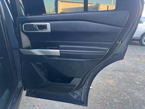 Used 2021 Ford Explorer XLT image 13