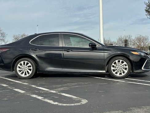 Used 2023 Toyota Camry LE image 3