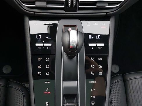 Used 2026 Porsche Macan image 23