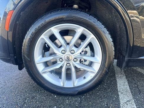 Used 2023 Dodge Durango GT image 3