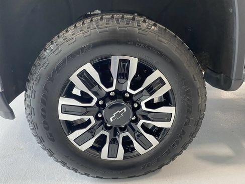 Used 2025 Chevrolet Silverado 2500 LT AWD/4WD image 33
