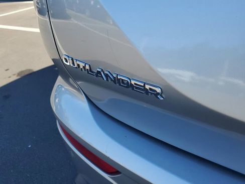 Used 2023 Mitsubishi Outlander ES image 8