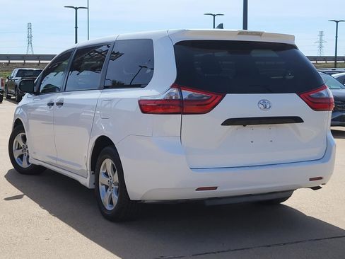 Used 2020 Toyota Sienna L FWD image 3