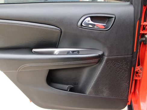 Used 2019 Dodge Journey Crossroad w/ Popular Equipment Group image 9