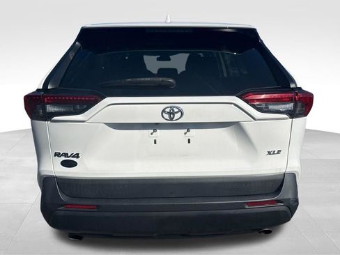 Used 2020 Toyota RAV4 XLE FWD image 6