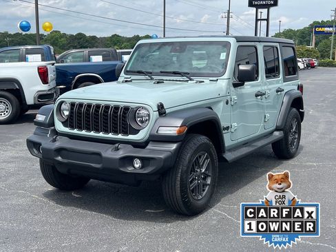 Used 2024 Jeep Wrangler Unlimited Sport AWD/4WD image 2