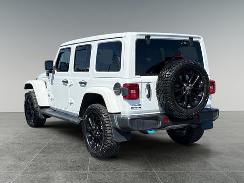 Used 2022 Jeep Wrangler Unlimited Sahara w/ Cold Weather Group AWD/4WD image 4