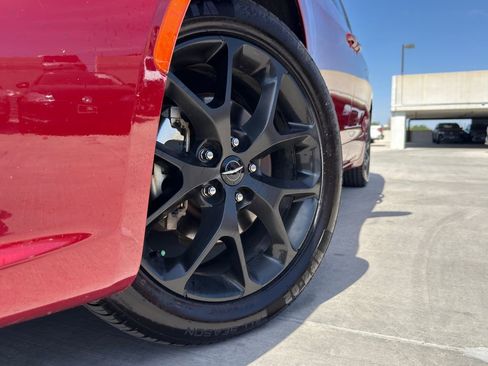 Used 2025 Chrysler Pacifica Limited image 6