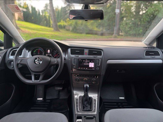 Used 2016 Volkswagen e-Golf SE w/ DC Fast Charging Package FWD image 18