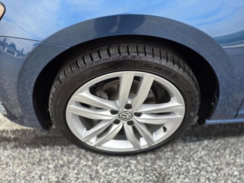 Used 2017 Volkswagen Golf SEL image 25