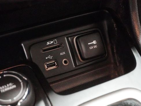 Used 2015 Jeep Cherokee Latitude w/ Cold Weather Group image 26