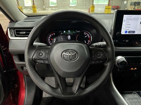 Used 2025 Toyota RAV4 XLE AWD/4WD image 18