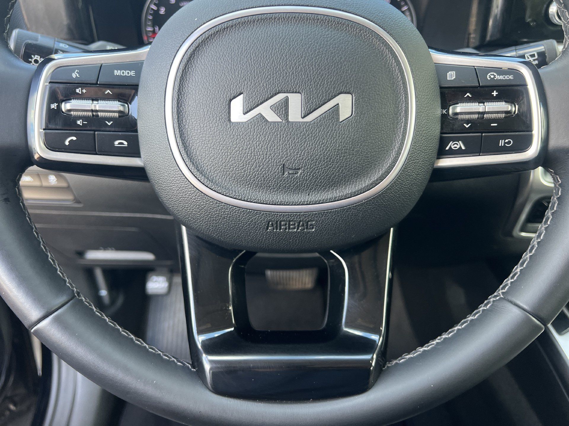 Used 2023 Kia Sorento S w/ Panoramic Sunroof Package FWD image 9