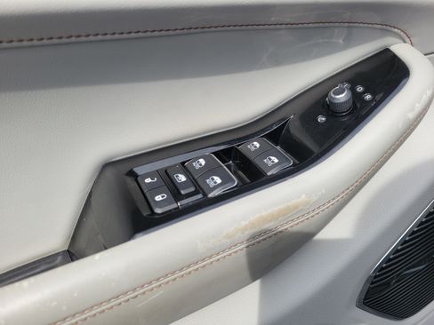 Used 2022 Jeep Grand Cherokee L Overland RWD image 13
