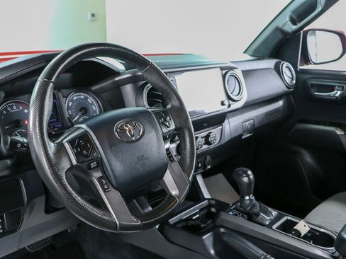 Used 2020 Toyota Tacoma TRD Sport AWD/4WD image 24