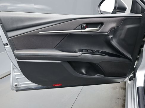 Used 2025 Toyota Camry LE image 9