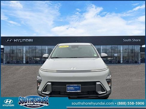 Certified 2025 Hyundai Kona SE image 2