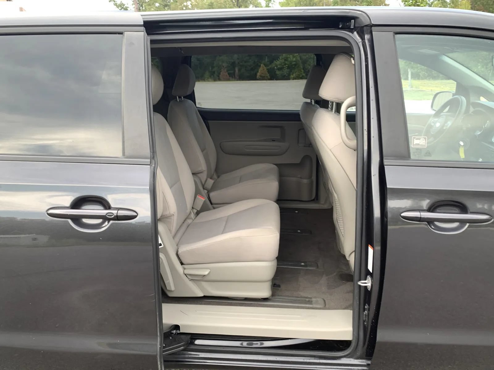 Used 2021 Kia Sedona LX FWD image 30