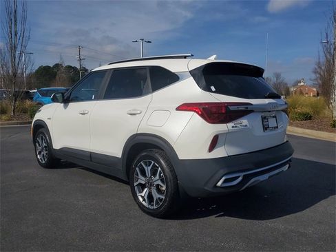 Certified 2022 Kia Seltos EX image 6