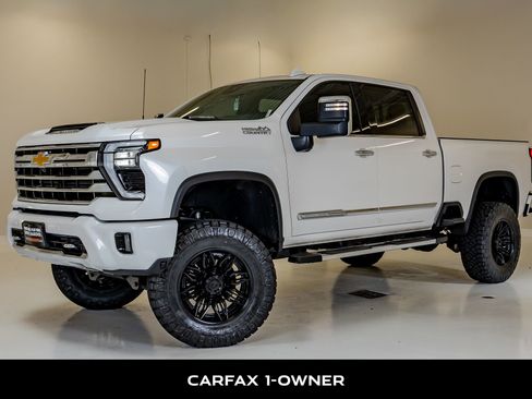 Used 2025 Chevrolet Silverado 2500 High Country w/ High Country Premium Package AWD/4WD image 5