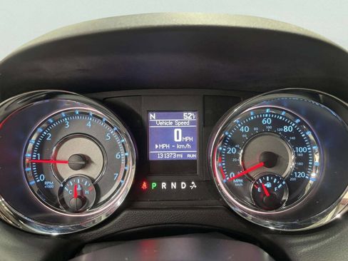 Used 2015 Chrysler Town & Country Touring-L w/ Driver Convenience Group image 34